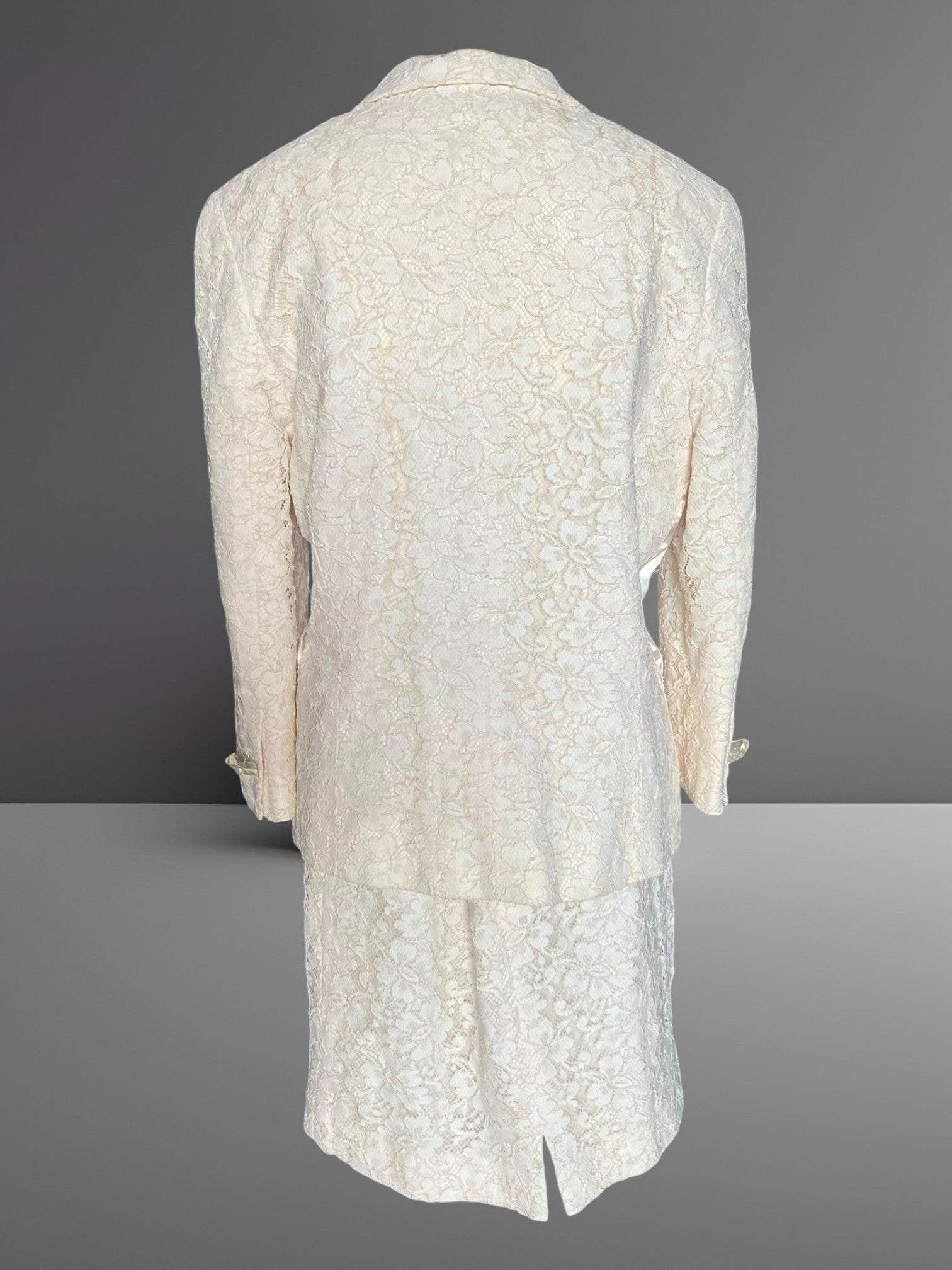 Traje vintage de chaqueta + falda Georges Rech Paris en encaje color marfil