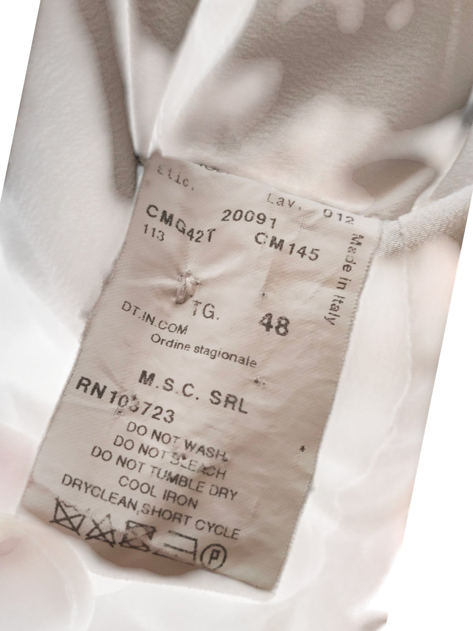 Traje Vintage Armani Collezioni 2 Piezas Chaqueta y Falda Jacquard Beige Mariposas Talla 44/48.